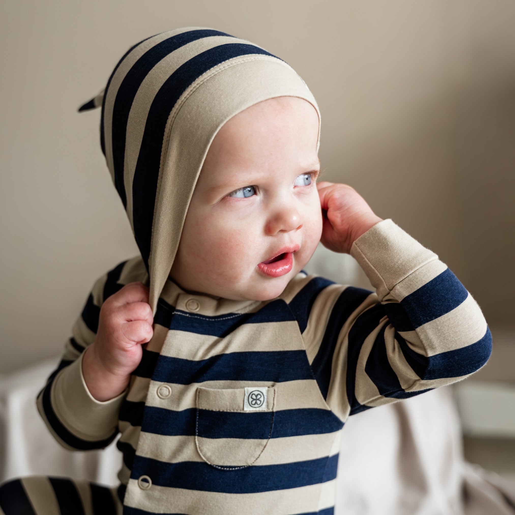 Bonnet à nœud en Navy Stripe – UPF 50+