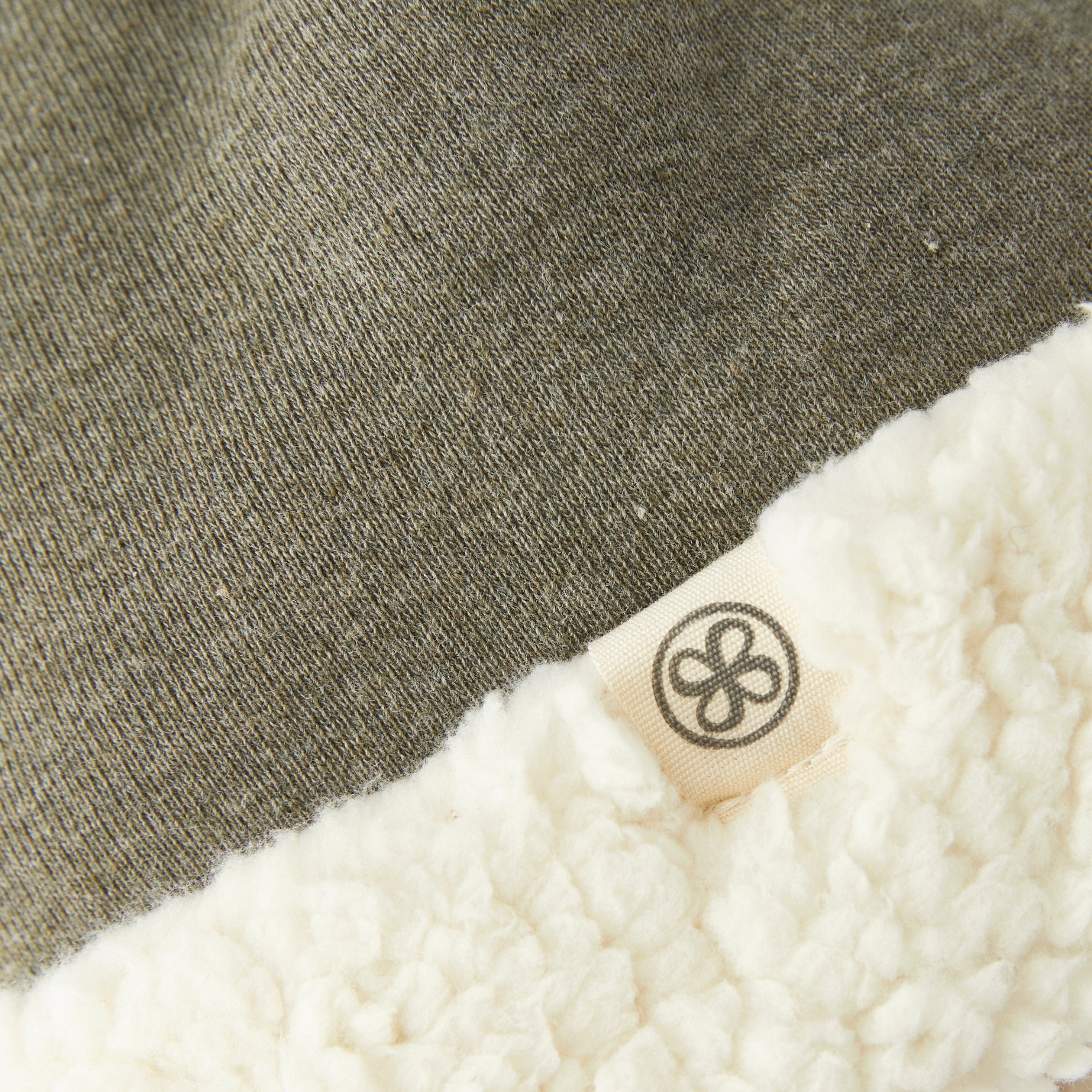 Details van teddy muts - Forest Green