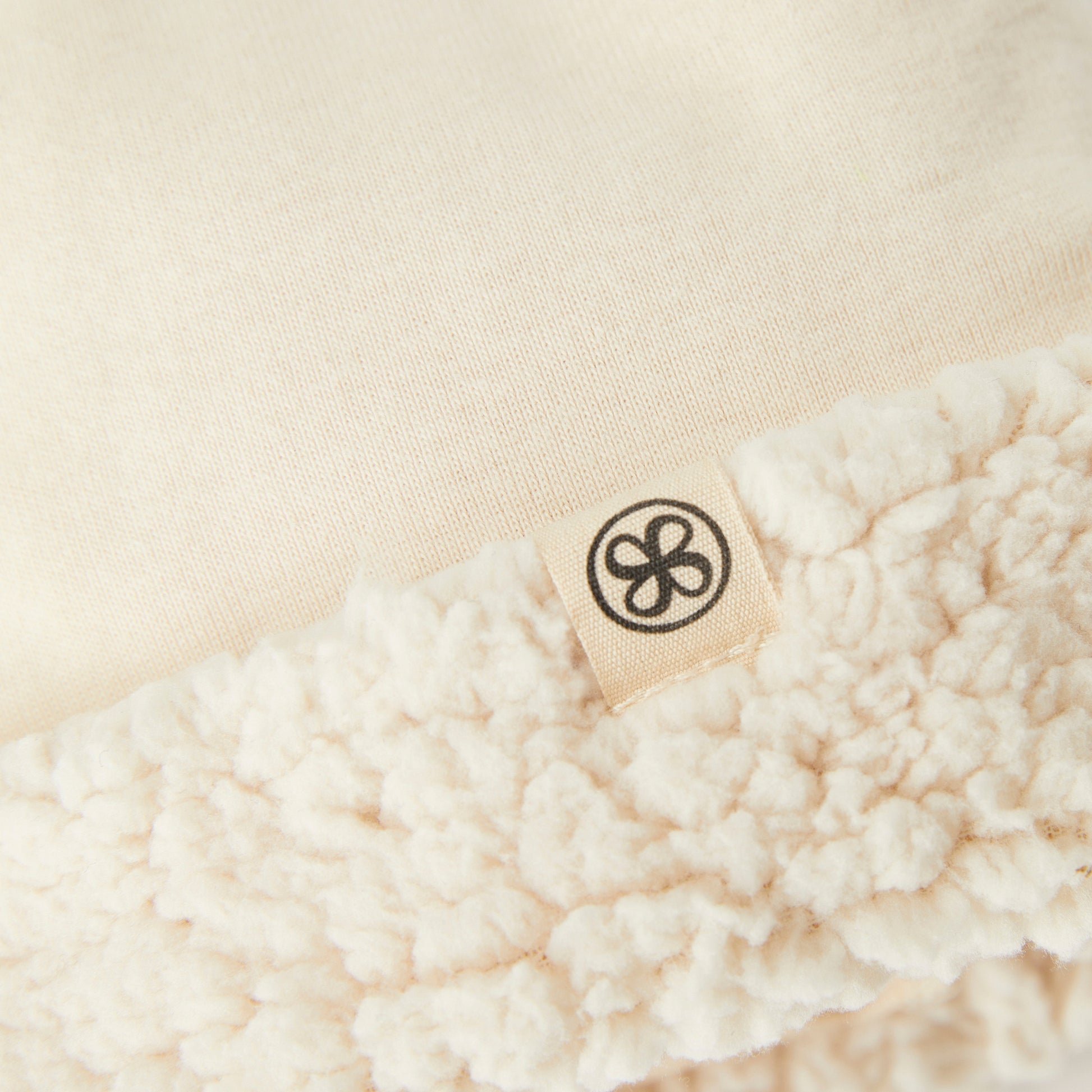 Details - Off-white teddy muts