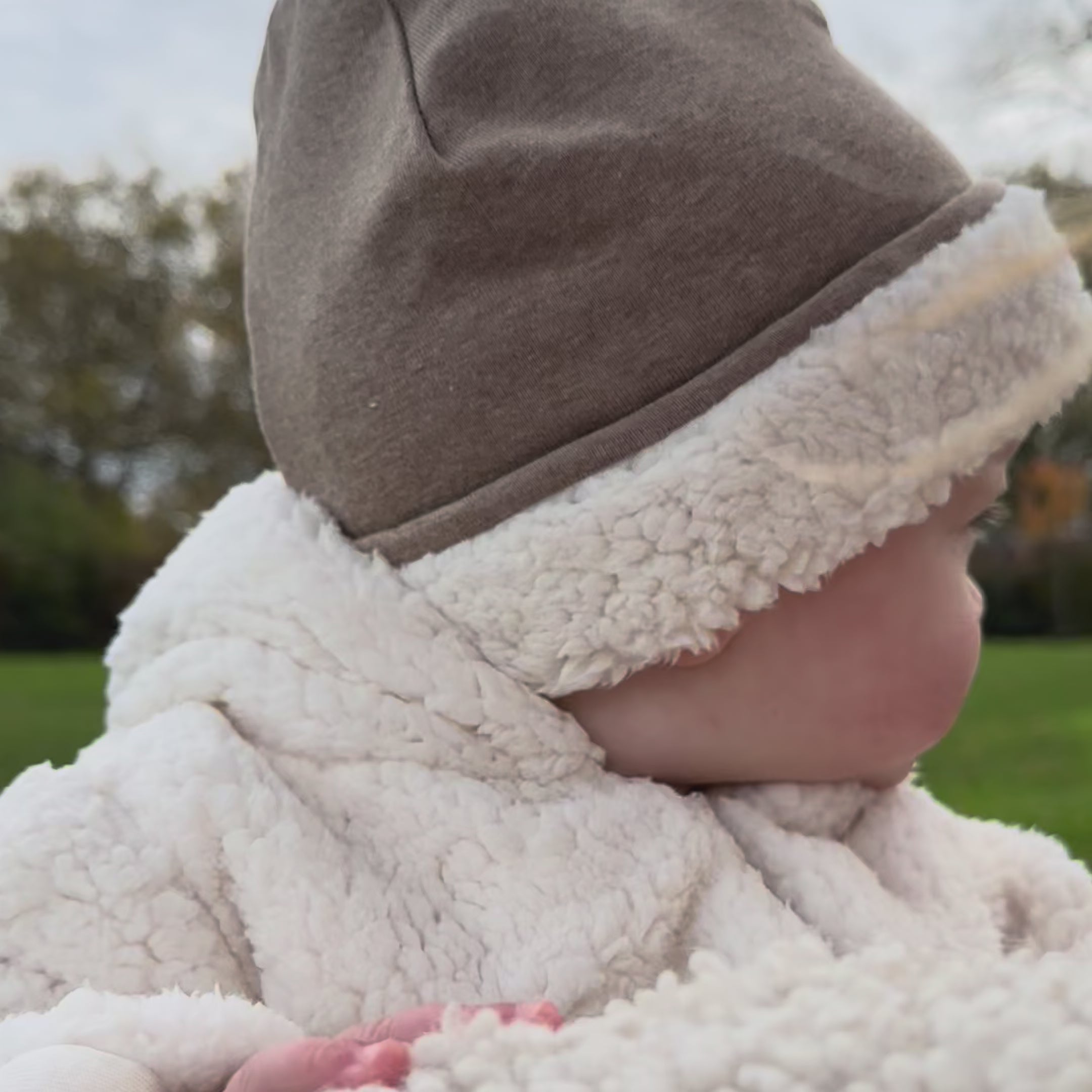 Cargar vídeo: Gorro Teddy en Brown (Reversible)