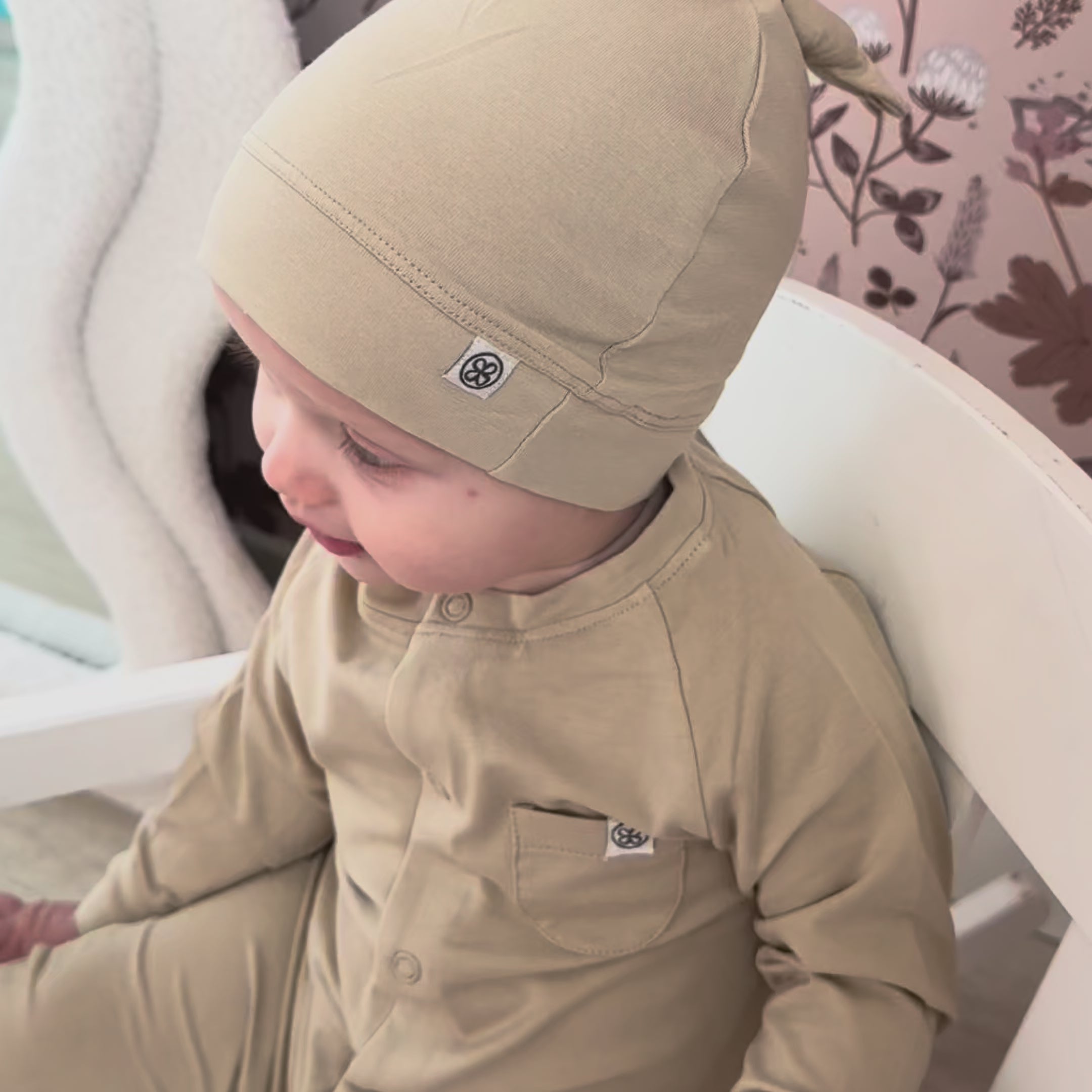 Video laden: Beanie Knoten in Sandy Beach – UPF 50+