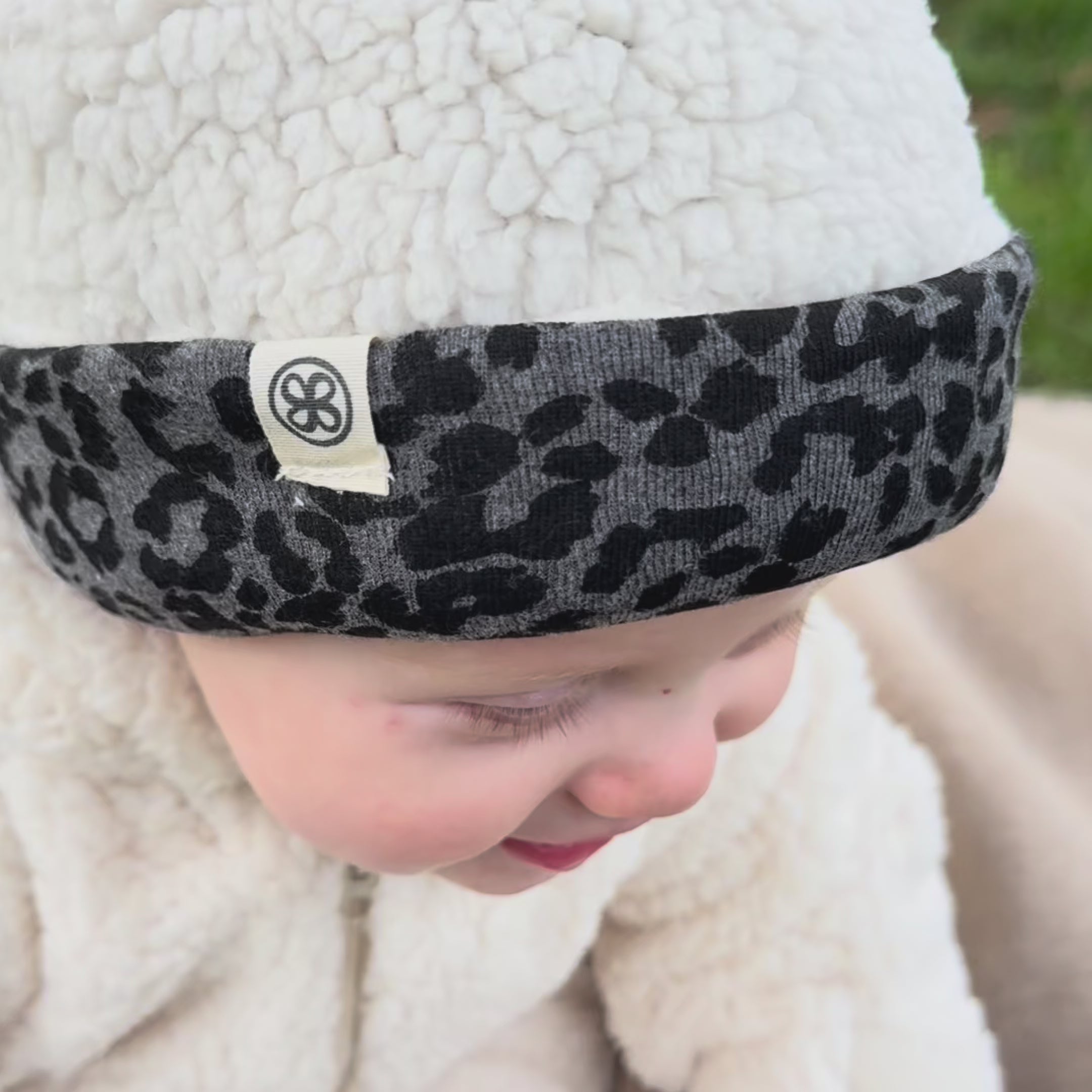 Load video: Teddy hat in Leopard (Reversible)