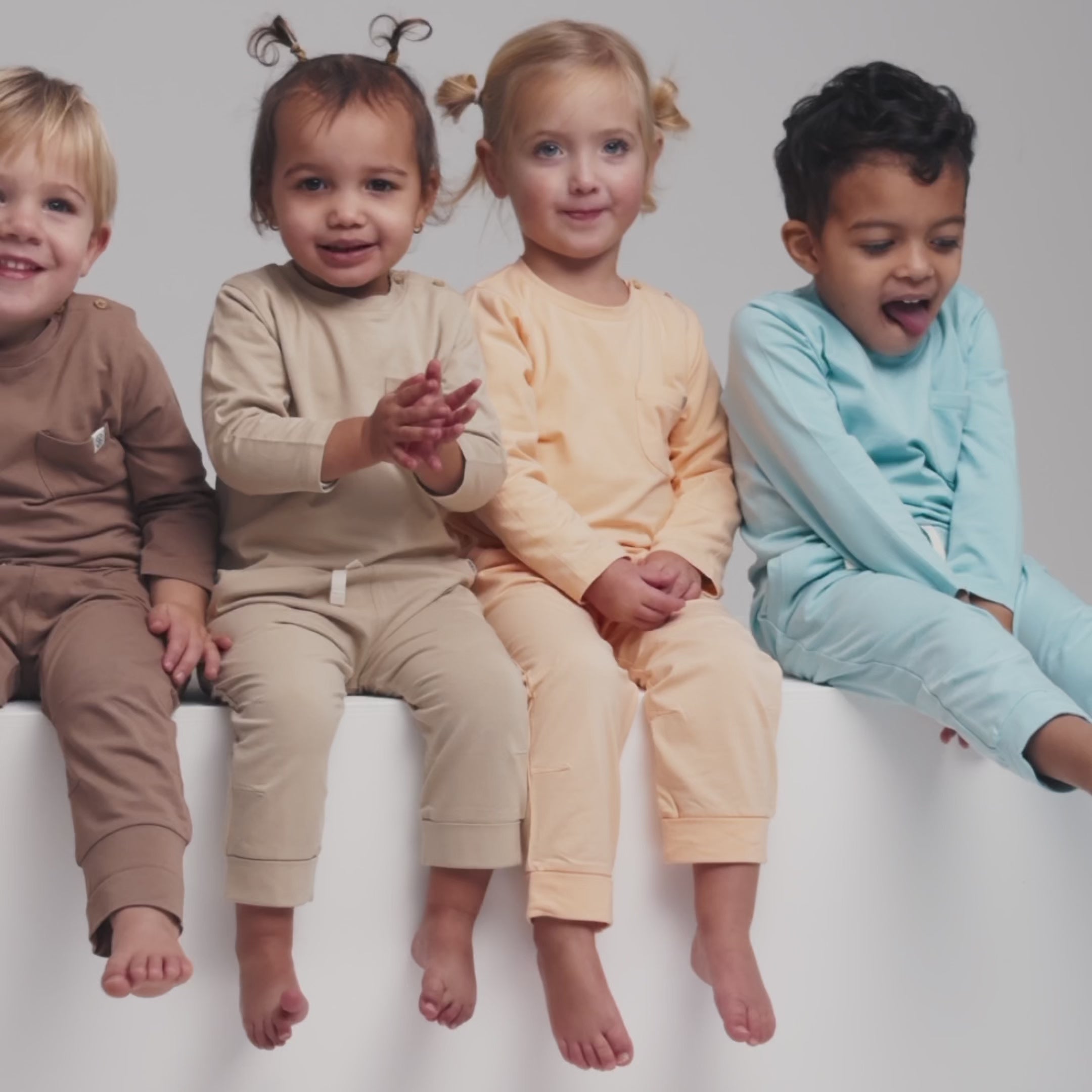 Charger la vidéo : Joggers en Sandy Beach – UPF 50+