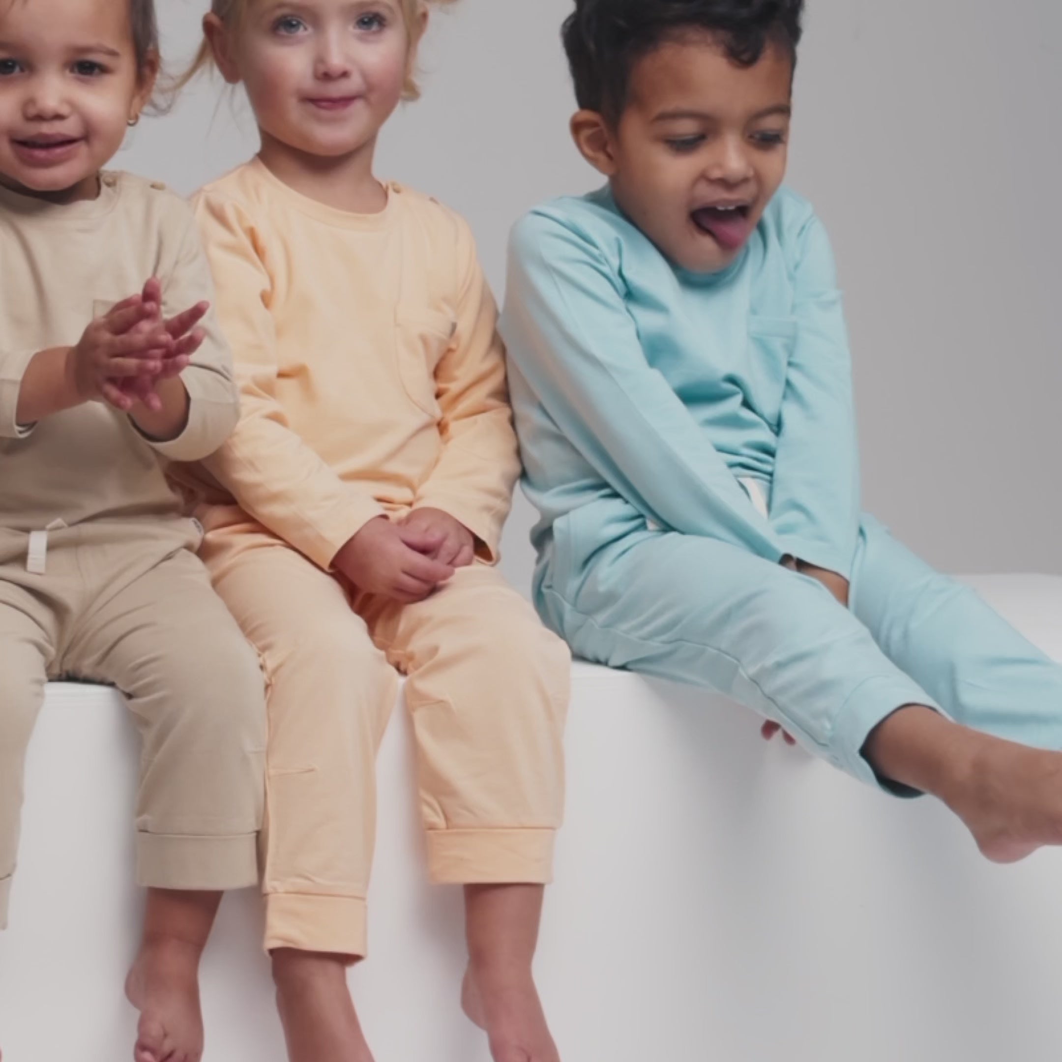 Video laden: Langarmshirt in Peachy Summer – UPF 50+